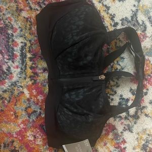 Victoria’s Secret Knockout sports bra 38D NWT! 💋🥊